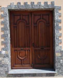 Puerta de entrada a la iglesia 