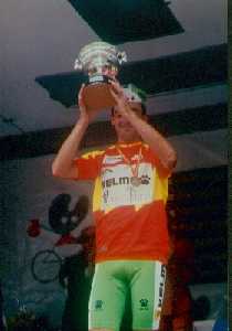 Ignacio Garca Camacho levantando la copa de Campen de Espaa en 1993