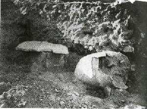 Enterramientos en urna y cista de La Bastida [La Bastida de Totana]