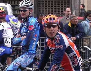 Jos� Joaqu�n Rojas, a la izquierda, antes de la salida de la Carrera del Pavo 2005