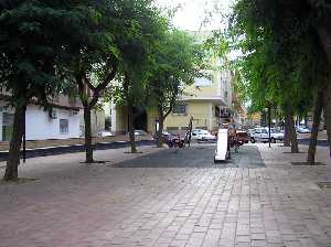 Plaza sobre Calle Principal 