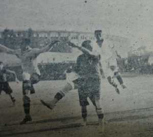 Juseph, a la izquierda de la imagen, en un partido ante el Sevilla