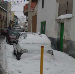 En Barranda algunos coches quedaron casi sepultados por la nieve