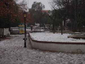 La nieve cubre un parque de Bullas