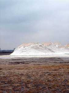 Montaas de sal de las Salinas de San Pedro