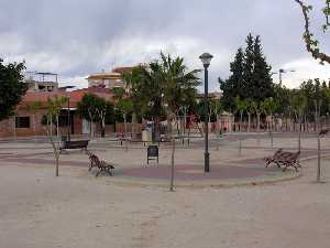Plaza con Jardn