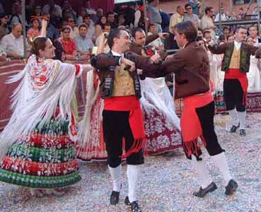 Labradores bailando en las Fiestas de San Isidro [Fiestas de San Isidro de Yecla]. 