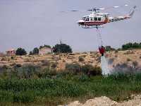 El cuerpo de Agentes Forestales posee un helicptero para el control, vigilancia y extincin de incendios forestales