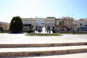 Plaza y fuente de la Iglesia de la Virgen de las Huertas