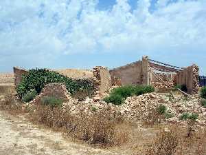 Ruinas de viviendas junto a Molino