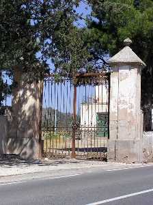 Entrada de acceso a una villa del s.XIX