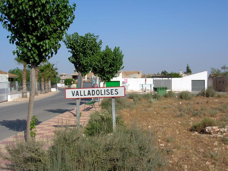 Entrada al pueblo[Valladolises]. 