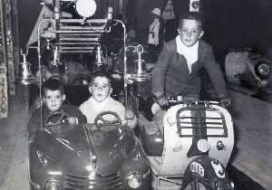 1964-Con sus hermanos Fermin y Antonio 