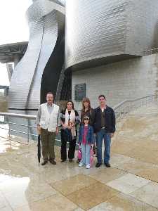 2006-Con la familia en el Guggenhein, Bilbao