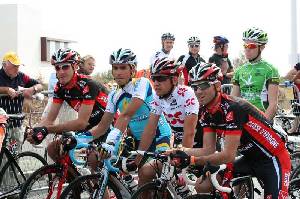 Fran Prez, Alberto Contador, Carlos Sastre y Alejandro Valverde esperando la salida de la primera etapa de la Vuelta Ciclista a Murcia 2008
