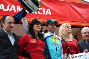 Chechu Rubiera en el podio de la Vuelta Ciclista a Murcia 2008 tras ganar la segunda etapa - Susanne Goetze