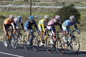 Imagen de los integrantes de la escapada ms destacada que se produjo durante la disputa de la tercera etapa de la Vuelta Ciclista a Mucia 2008