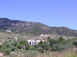 Casas y Sierra de la Pila 