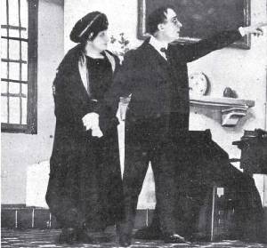 Daz de Mendoza y Mara Guerrero en una escena de la obra ''La Calumniada''