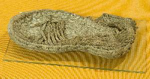 Zapatilla romana de esparto expuesta en el Museo Arqueolgico de Cartagena 