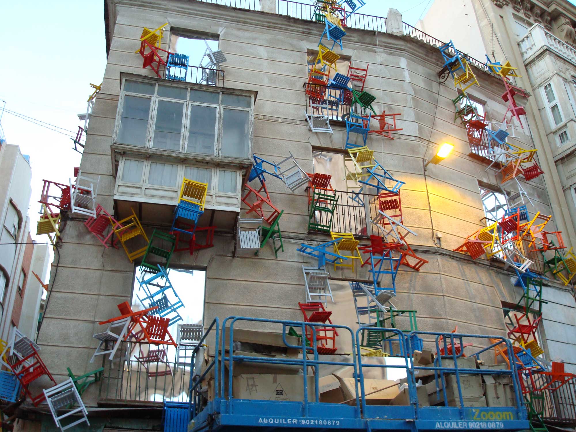 Escaleras en la plaza de la Cruz de Murcia