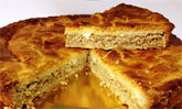 Se cuenta que el pastel de Cierva fue una receta que un jefe de cocina de un buque ruso fondeado en el Mar Menor dio a un pastelero de la localidad.