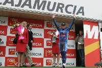 Allan Davis saluda al pblico en el podium de Fortuna