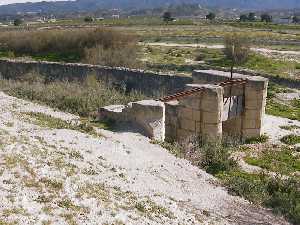 Compuerta en el Guadalentn