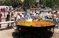 Tipica paella gigante realizada durante las fiestas