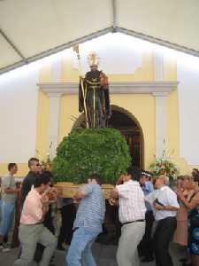 San Agustín sale de la iglesia de Ojós [Ojós_Fiestas San Agustín y Santa María]