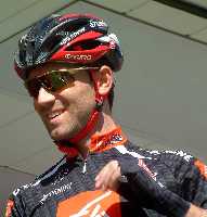 Valverde antes del comienzo de una etapa de la Vuelta a la Comunidad Valenciana 2007