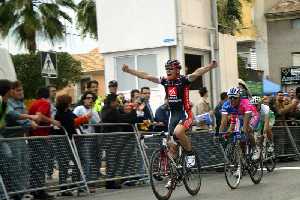 Rojas gana al esprint