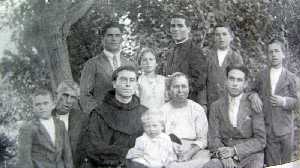 El padre Isidoro con su familia
