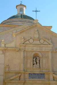 Fachada y cpula de la iglesia de San Onofre de Alguazas