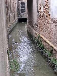 Acequia Mayor que cruza la villa 