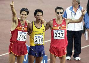 Juanma Molina en el podium del Campeonato del Mundo de Helsinki 2005 