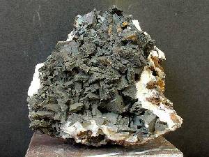 Baritina recubierta de óxidos de manganeso de Atamaría