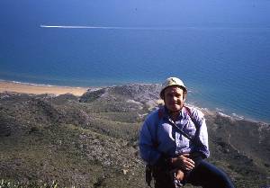 Miguel Ángel tras escalar la pared del Pico del Águila sobre el Parque Natural de Calblanque (Los Belones-Cartagena). La primera ruta la abrió con Baldo Brugarolas 