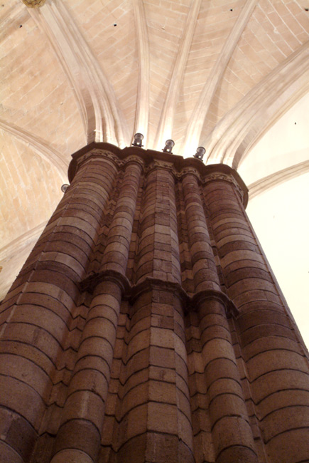 Columna en el interior de la Catedral de Murcia