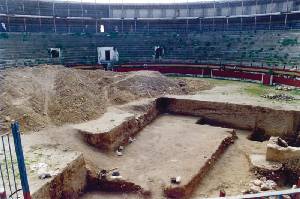 Excavaciones que muestran parte del subsuelo del Anfiteatro