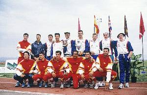 Encuentro Internacional de Pruebas Combinadas España-Inglaterra, en Alhama (1991). Imagen tomada tras el lanzamiento de peso donde Peñalver alcanzó los 17,32 metros, superando el récord del momento