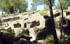 Cantera romana de donde se extraían los sillares y columnas para los templos romanos