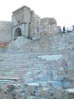 Vista del Teatro Romano, con la Catedral Antigua de Santa Mara