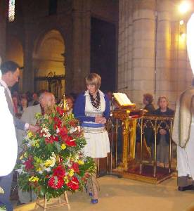 Visita y entrega de Flores a La Fuensanta 