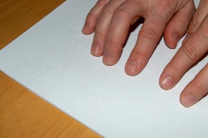 Leyendo braille