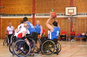 Partido de baloncesto en silla de ruedas