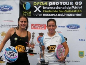 Patricia Llaguno junto a Cecilia Reiter, campeonas del Pdel Pro Tour de San Sebastin 2009