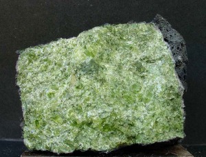 Cristales de olivino incluido en los basaltos de las islas Canarias 
