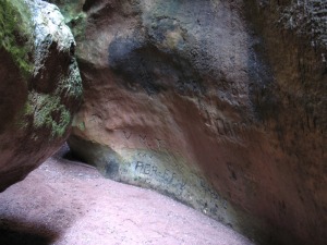 La colmatacin del cauce por la erosin de las tierras removidas en los alrededores est siendo muy rpida. contina se enterrar completamente este precioso lugar 