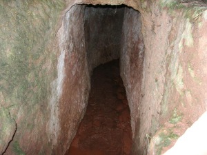 La galería excavó en el interior de las areniscas de la Agualeja para ordeñar el agua que contiene este lugar de interés geológico 